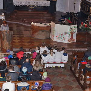 ... und die Geschichte vom Glühwürmchen, das zu seiner Bestimmung fand, hören wir in Reimen.