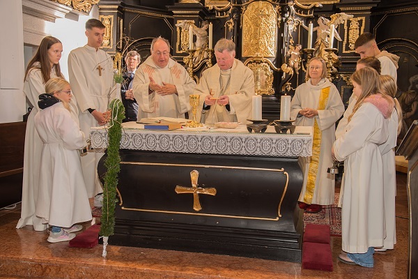 Festgottesdienst und Agape