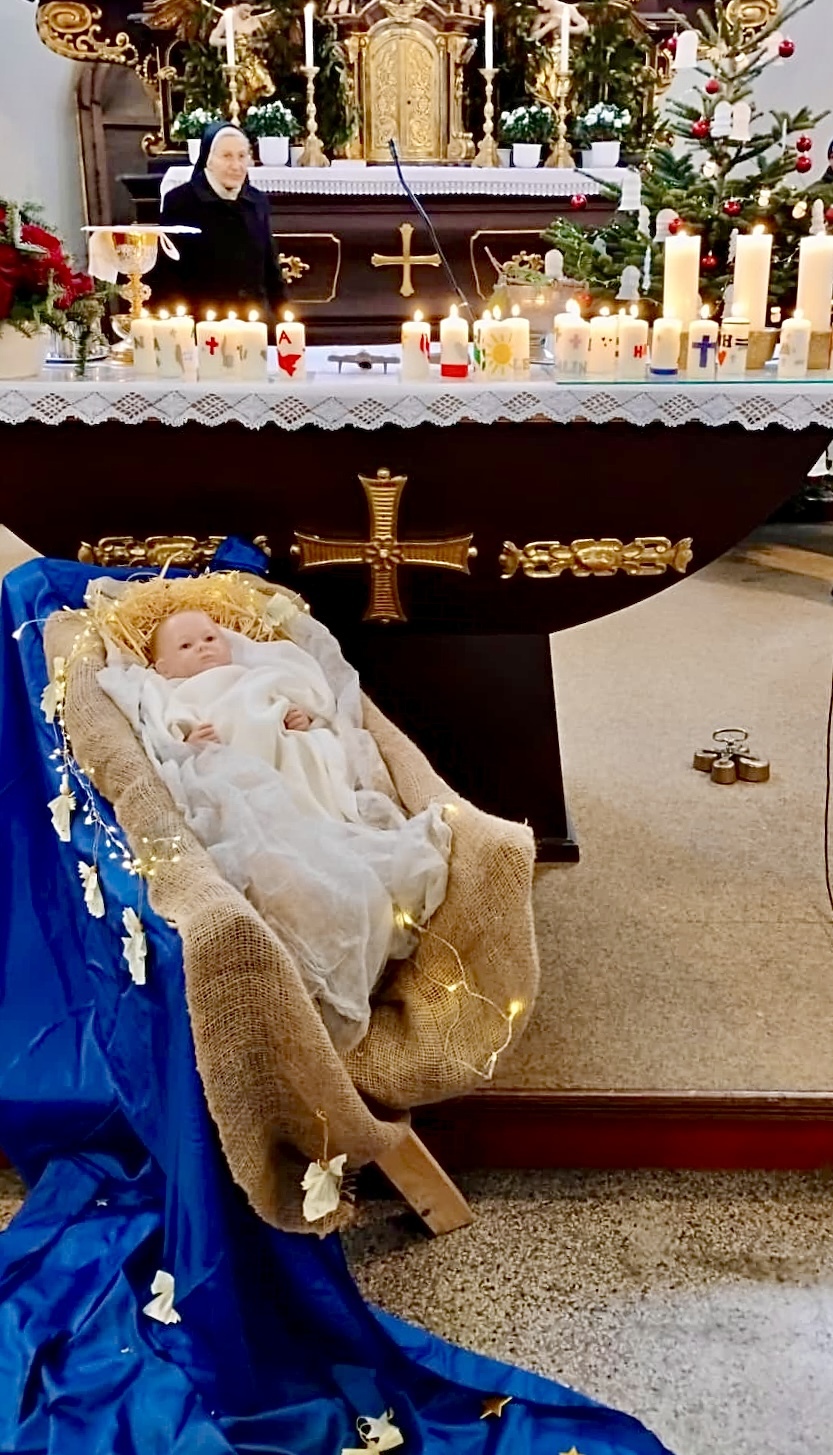 Kerzen, gestaltet von den Firmlingen.