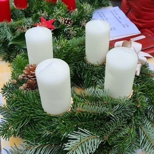 Adventkranzverkauf am Wochenmarkt