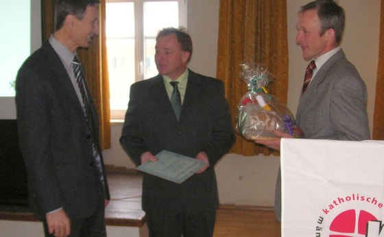  Ferdinand Aichinger bekommt Ehrennadel der KMB in Gold