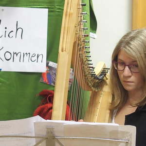 ...mit Harfenklängen...       