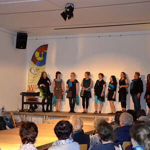 MODENSCHAU und Informationen über ökologisch und fair hergestellte Kleidung 