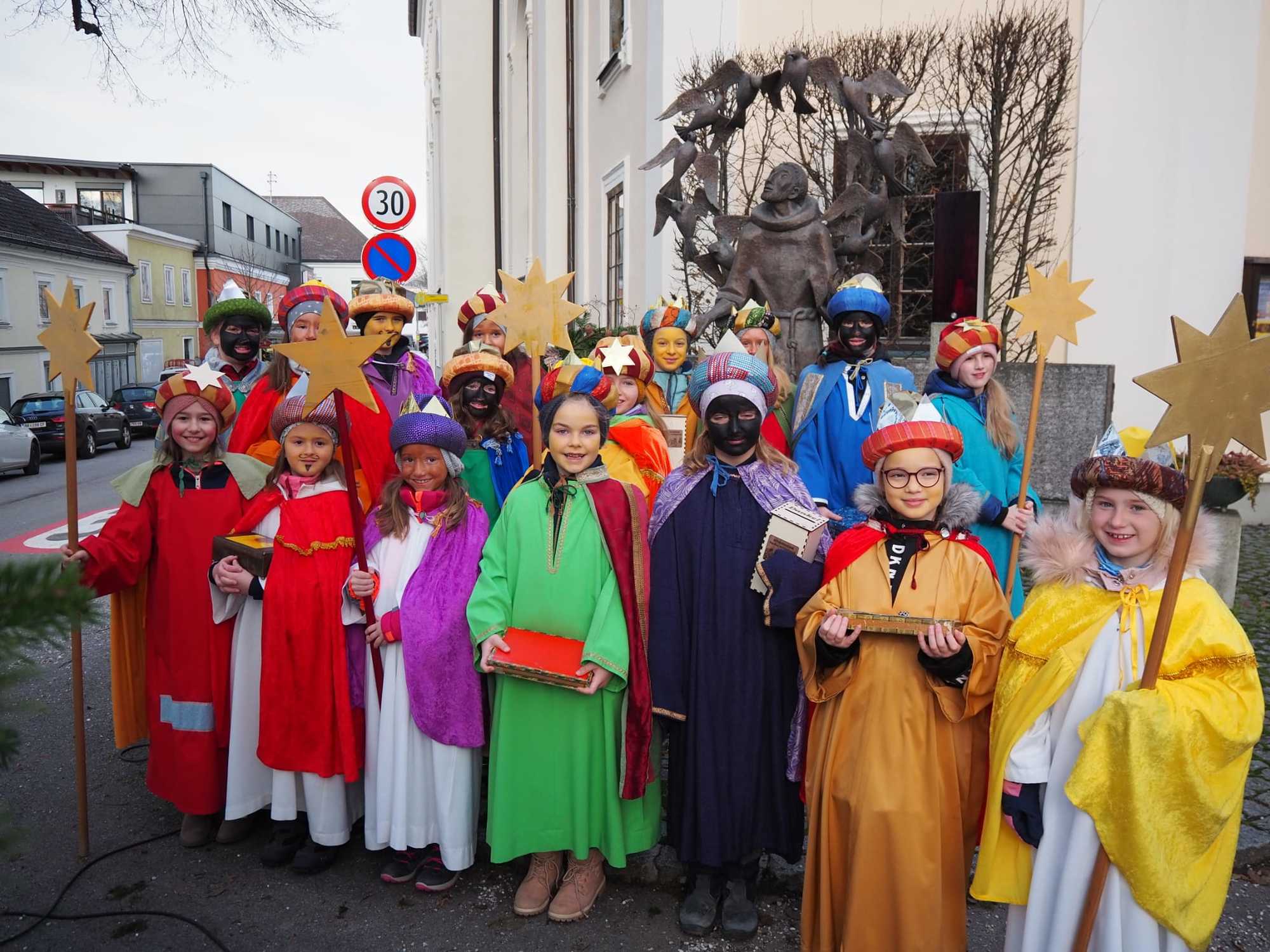 Die Sternsinger 2022/23 / Pfarre Maria Schmolln Die Sternsinger waren unterwegs!