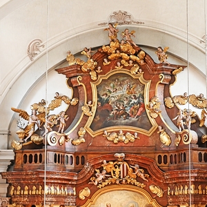 Hochaltar: Aufsatzbild: Engels-Chöre von  Martino Altomonte