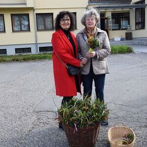 Palmweihe vor dem Pfarrheim