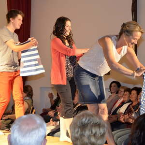 MODENSCHAU und Informationen über ökologisch und fair hergestellte Kleidung 