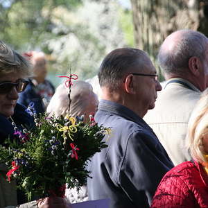 Palmweihe vor der Kirche