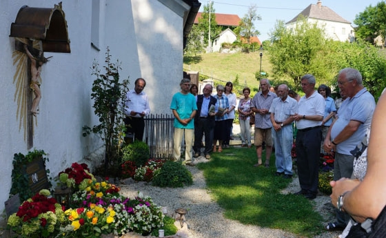 Gedenken beim Grab von Franz und Franziska Jägerstätter