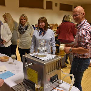 gesegnete Speisen werden verzehrt