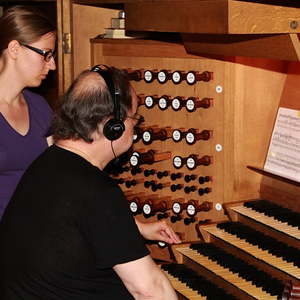 Und dann gibt's einen Wechsel: Heinrich Reknagel kommt an die Rudigierorgel!