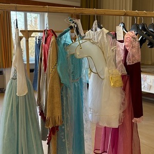 Erstkommunionkleiderbasar der kfb