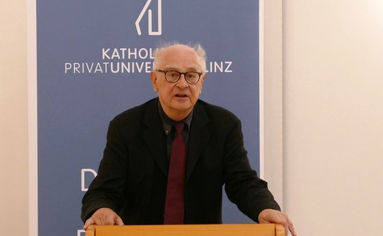 Prof. Hubert Gaisbauer, hier bei einem Vortrag an der KU Linz