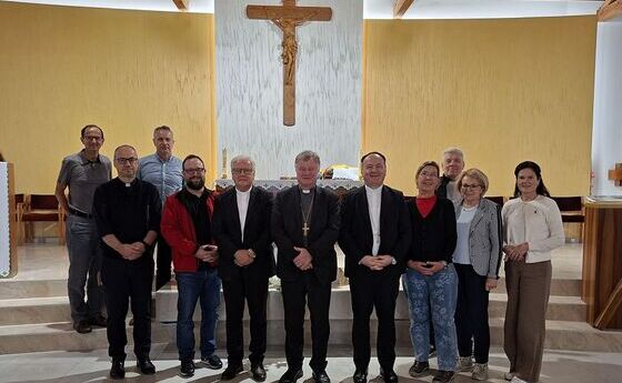 Die Oberösterreich-Delegation in einer Kirche in Mostar