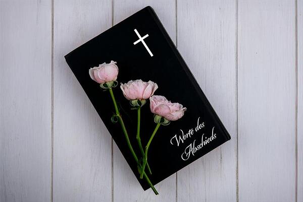 Kondolenzbuch für Altbischof Maximilian Aichern