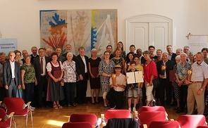 Diözesanbischof Dr. Manfred Scheuer und die Missionsstelle der Diözese Linz haben am 17. Juni 2022 zum achten Mal an sechs Preisträger:innen den Missionspreis der Diözese Linz verliehen. 