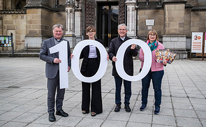 Gruppenfoto vor dem Mariendom