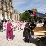 Bischof Manfred Scheuer verabschiedet den Verstorbenen