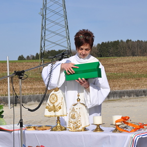 Pfarre Franking, vor der Mehrzweckhalle 