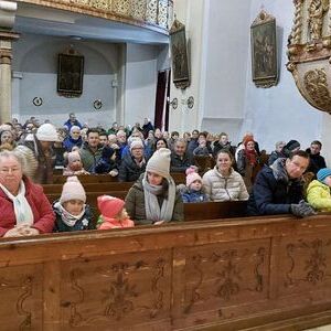 Schön, die Kirche ist voll.