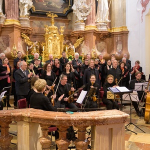 Applaus für Martina Daxböck, Martha Hirschmann, Bernd Lambauer, Gerd Kenda, Chor des Konservatoriums für Kirchenmusik der Diözese Linz und Barockensemble Linz unter der Leitung von Wolfgang Kreuzhuber