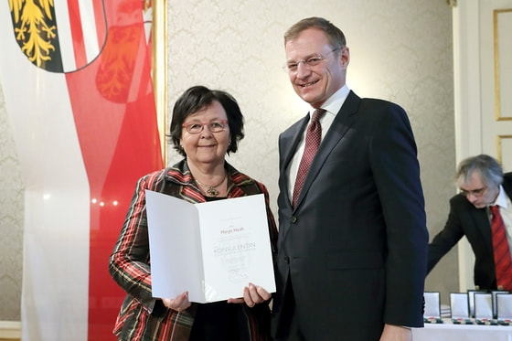 LH Thomas Stelzer verlieh Margit Hauft den Titel 'Konsulentin für Allgemeine Kulturpflege'