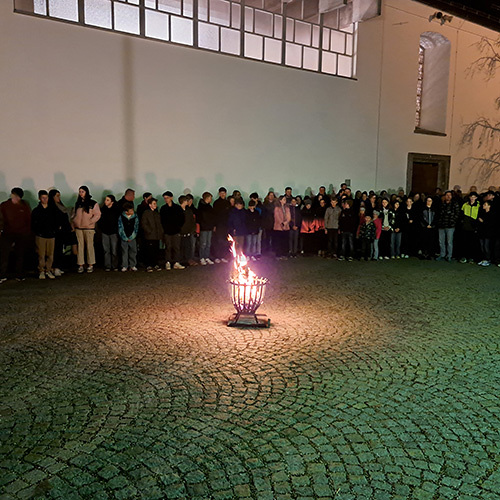 Verbrennen der 'Schuldscheine'