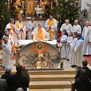 Festgottesdienst zur Amtseinführung von Pfarrer und Pfarrvorständ:innen in der neuen Pfarre Almtal