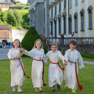 Rund 1.000 Ministrant*innen aus über 90 Pfarrgemeinden Oberösterreichs kamen am Samstag, 14. Juni, in das Stift St. Florian, wo der große Ministrant*innen-Tag der Diözese Linz stattfand. Veranstaltet vom Team Kinder | Katholische Jungschar, verwandel