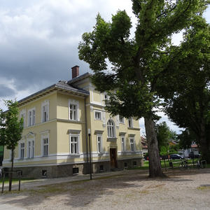 Und entdeckt gleich gegenüber die Musikschule in der Czerwenka-Villa!