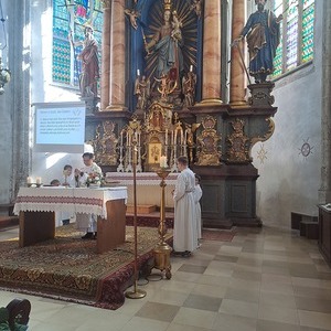 Die Ministranten bei der Gabenbereitung