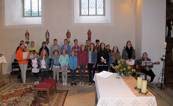 JS singt beim Gottesdienst