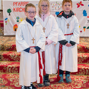 Christkönigssonntag wird der Sonntag vor dem neuen Kirchenjahr bezeichnet. Hier stehen die Ministrantinnen und Ministranten im Vordergrund, ihnen wird für ihren Dienst gedankt.