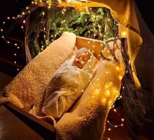 Christkind in Krippe