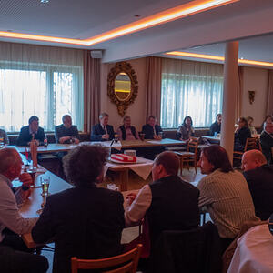 Festsitzung Gemeinderat Kopfing im Geburtshaus von Johann Nepomuk Hauser