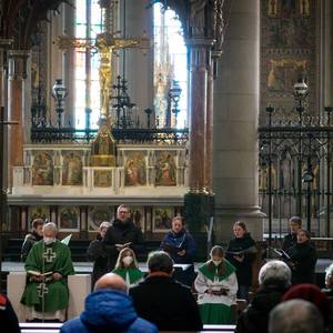 Schola und Gemeinde im Mariendom Linz