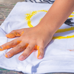 T-Shirts bemalen am Jungscharlager 2023