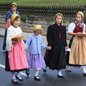 Festzug mit der Erntekrone