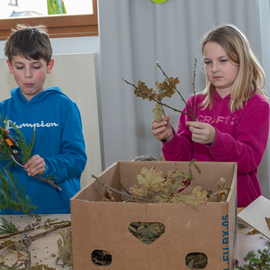 Kath. Jungschar der Pfarre Kirchdorf an der Krems übernahm heuer erstmals das Palmbuschen-Binden. 