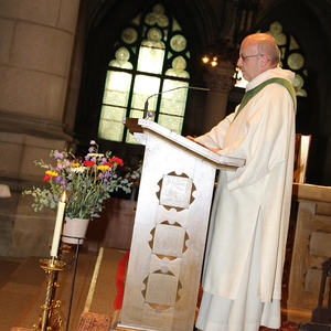 Diakon Peter Schwarzenbacher bei der Predigt