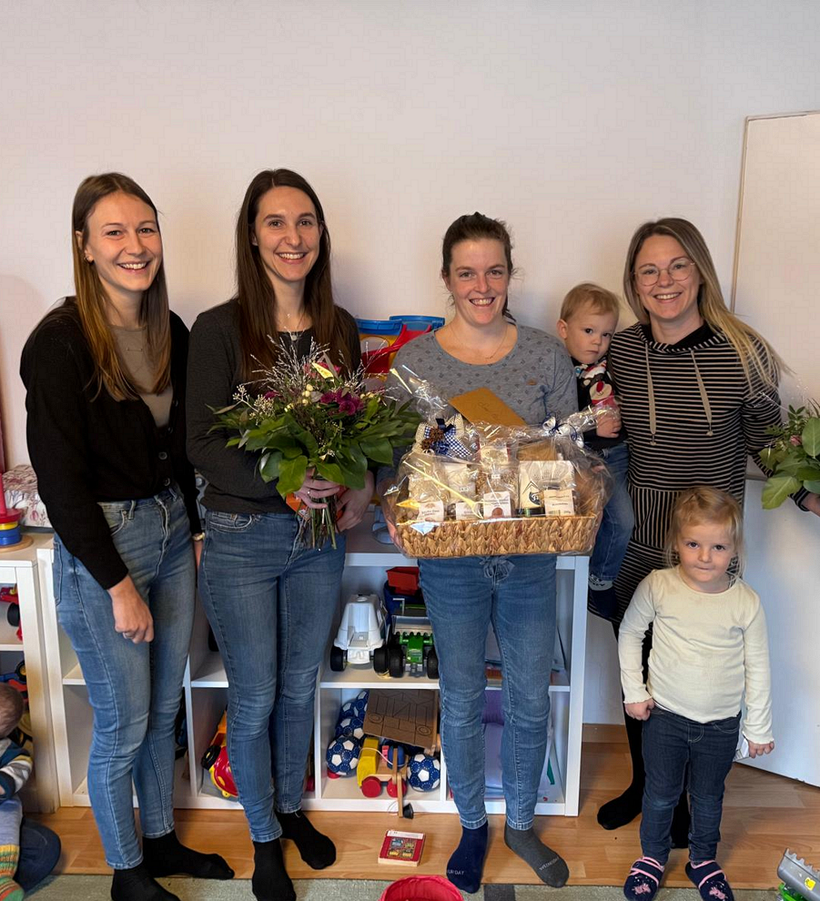 Am Foto v.l.n.r.:  Sonja Heisler, --- , Nicole Wienerroither, Anna Strobl