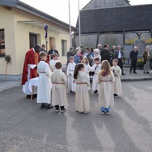 Palmweihe vor dem Pfarrheim