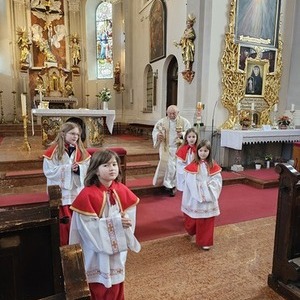 das Allerheiligste wird in den Pfarrsaal übersiedelt