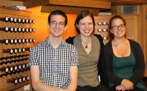 Franziska Leuschner (Mitte) mit ihren Registranten Martin Riccabona und Theresa Zöpfl