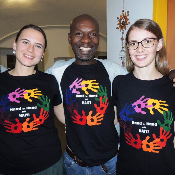 Hand in Hand mit Haiti                                                                                                          