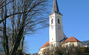 Kath. Pfarrkirche hl. Radegundis mit ehem. Friedhof, Umfriedung, Treppenanlage und Nebengebäude. © E.mil.mil/wikimedia.org/CC BY-SA 3.0 AT