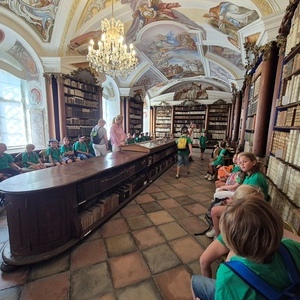Unsere Volksschüler im Stift Reichersberg