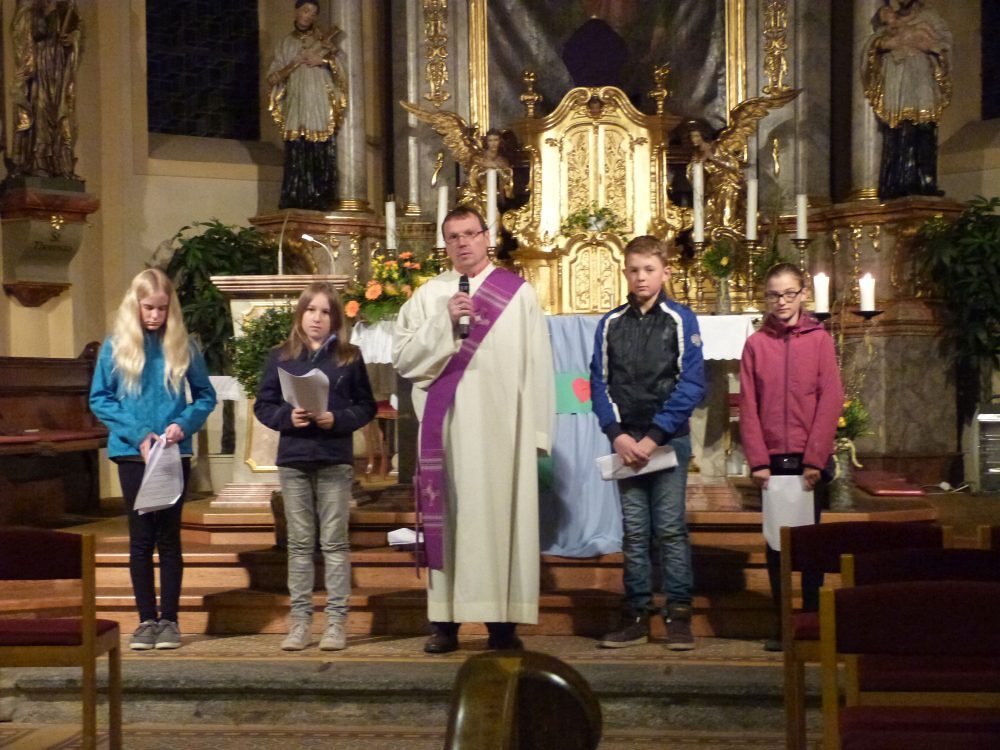 Unsere „Firmlinge“ gestalten einen Kreuzweg mit!