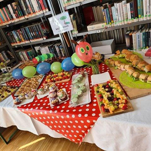 Frühlingsfest mit der Raupe Nimmersatt