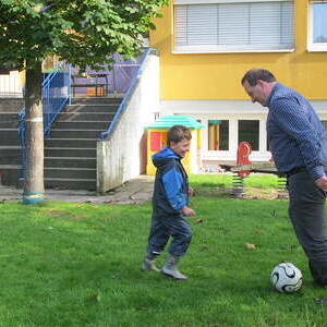 Fußballspielen im Kindergarten